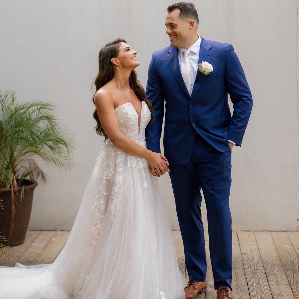 BEAUTIFUL BRIDAL GOWN!!